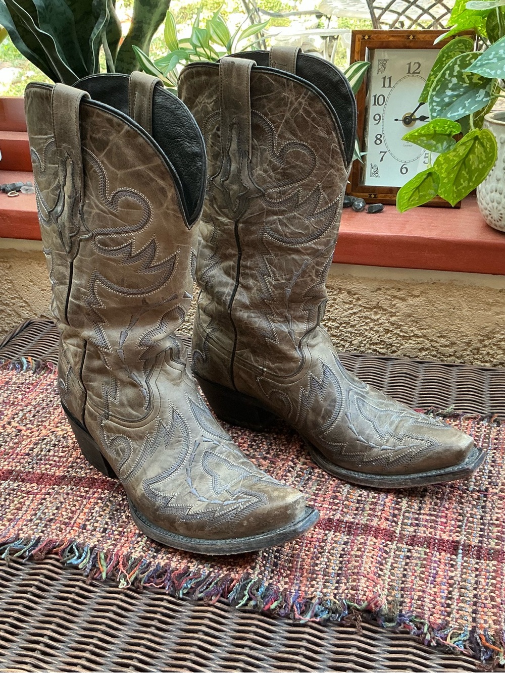 Lucchese Women’s 8C Gray Taupe Distressed Embroidered Snip Toe Cowboy Boots